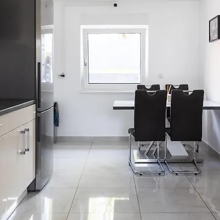 By Staystay I 24 Check-in Gasthuis *