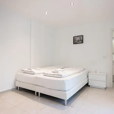 By Staystay I 24 Check-in *