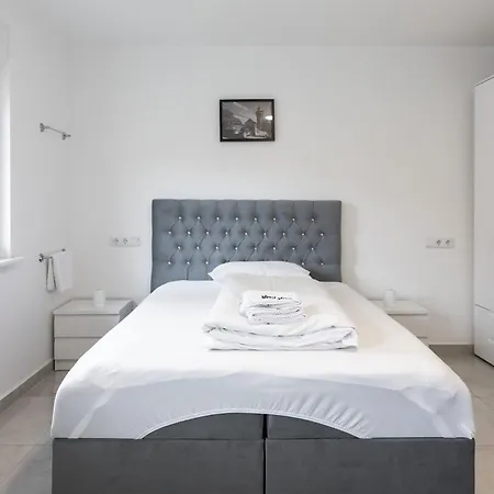 By Staystay I 24 Check-in *